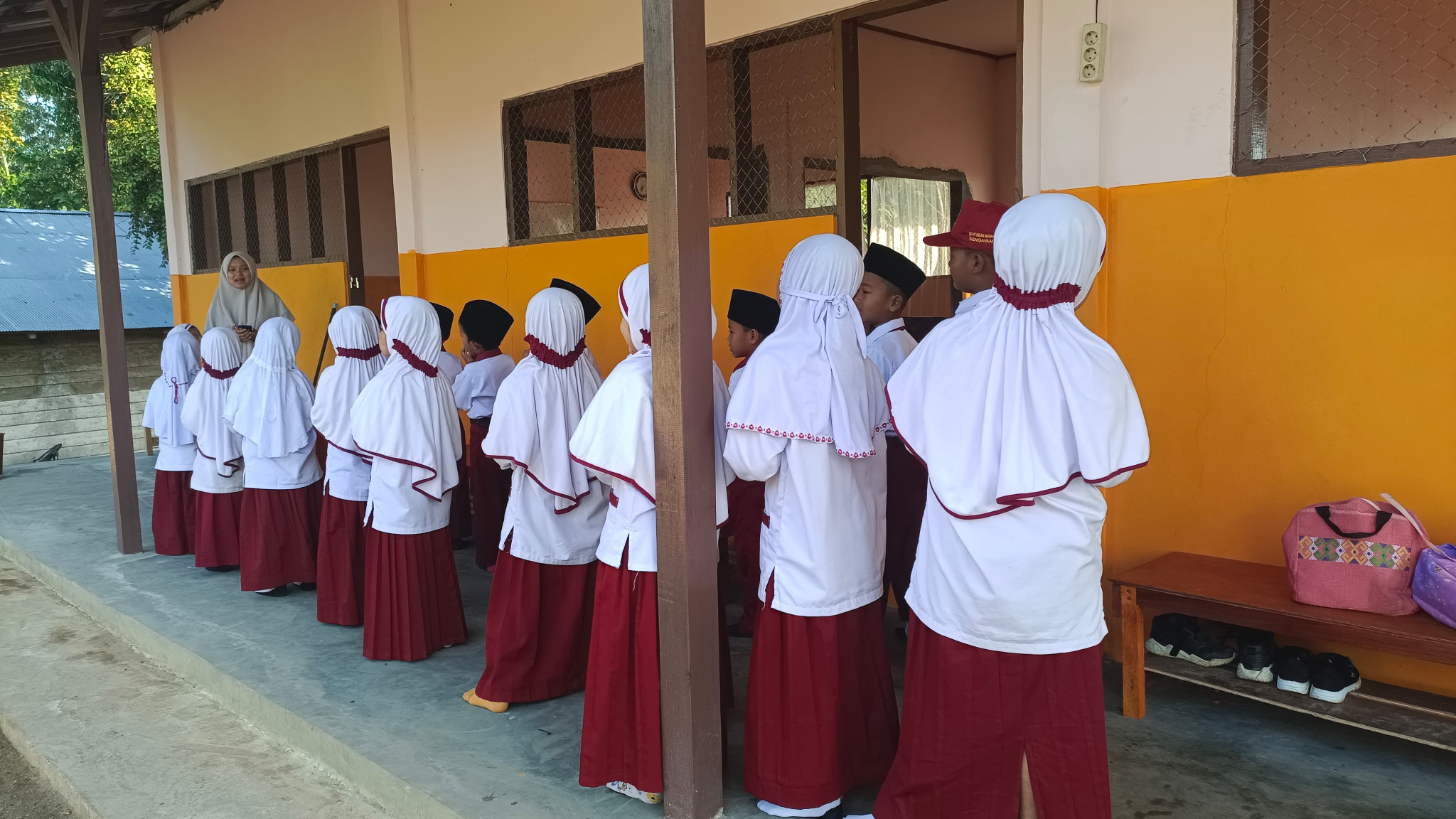 Suasana halaman sekolah